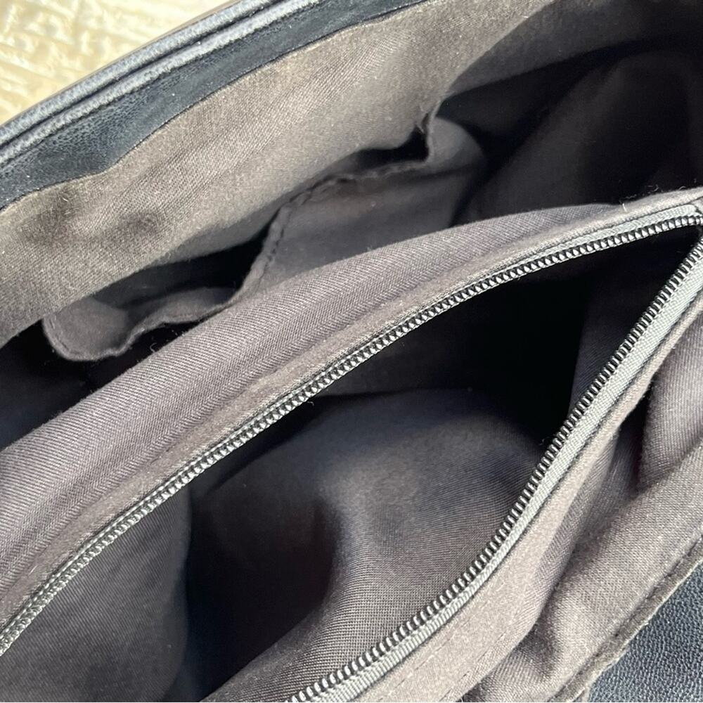 * Badgley Mischka * Quilted Messenger Bag - Picture 7 of 10